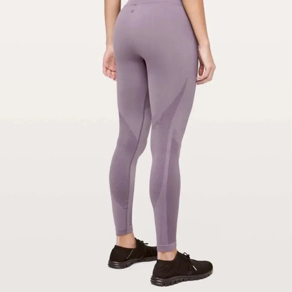 •Lululemon Athletica•  - Picture 3 of 6